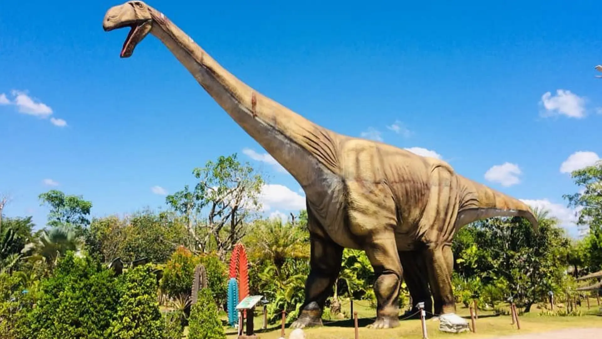 4D3N BANGKOK – PATTAYA DINOSAURS PARK