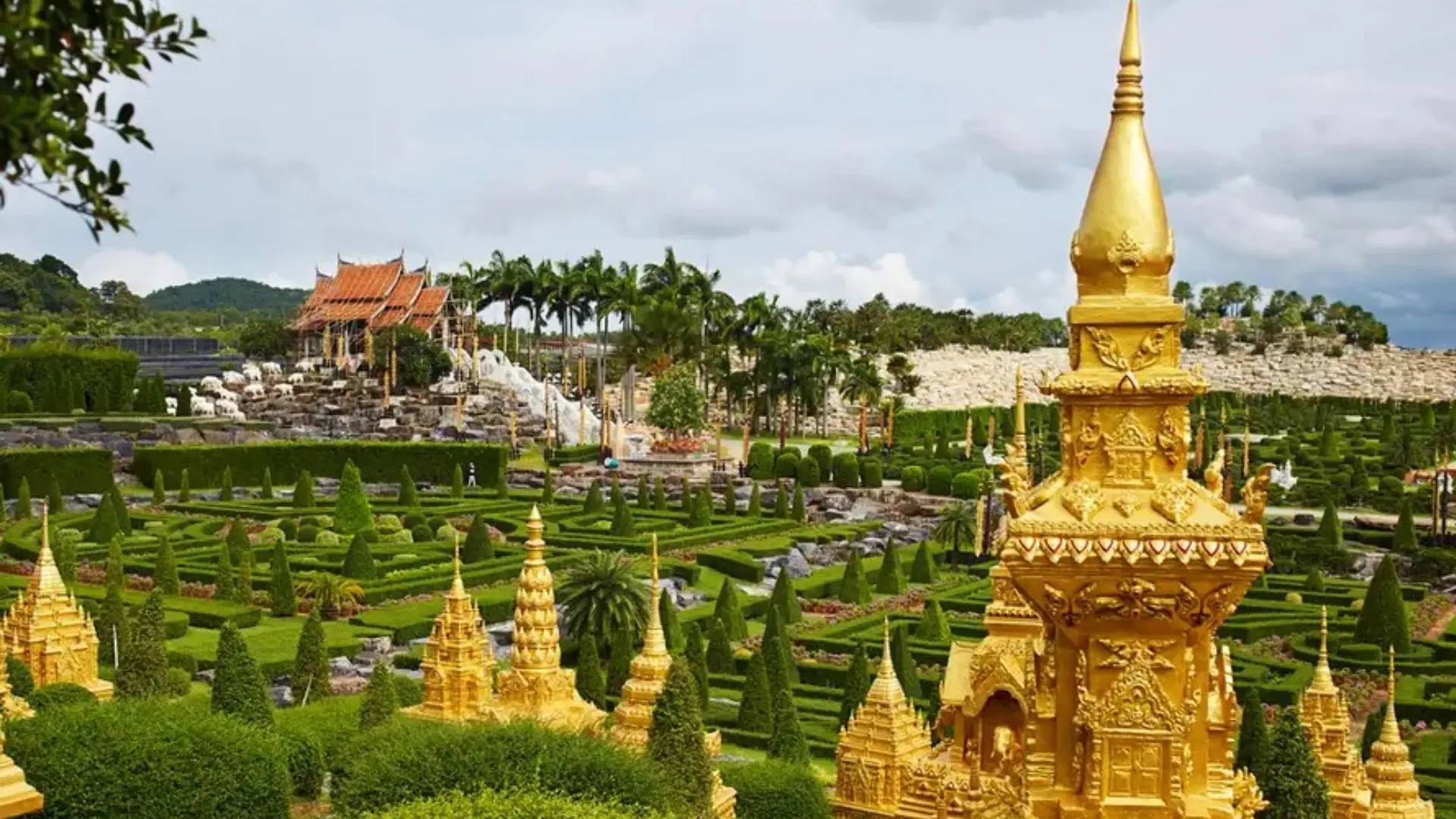 4D3N BANGKOK – PATTAYA DINOSAURS PARK